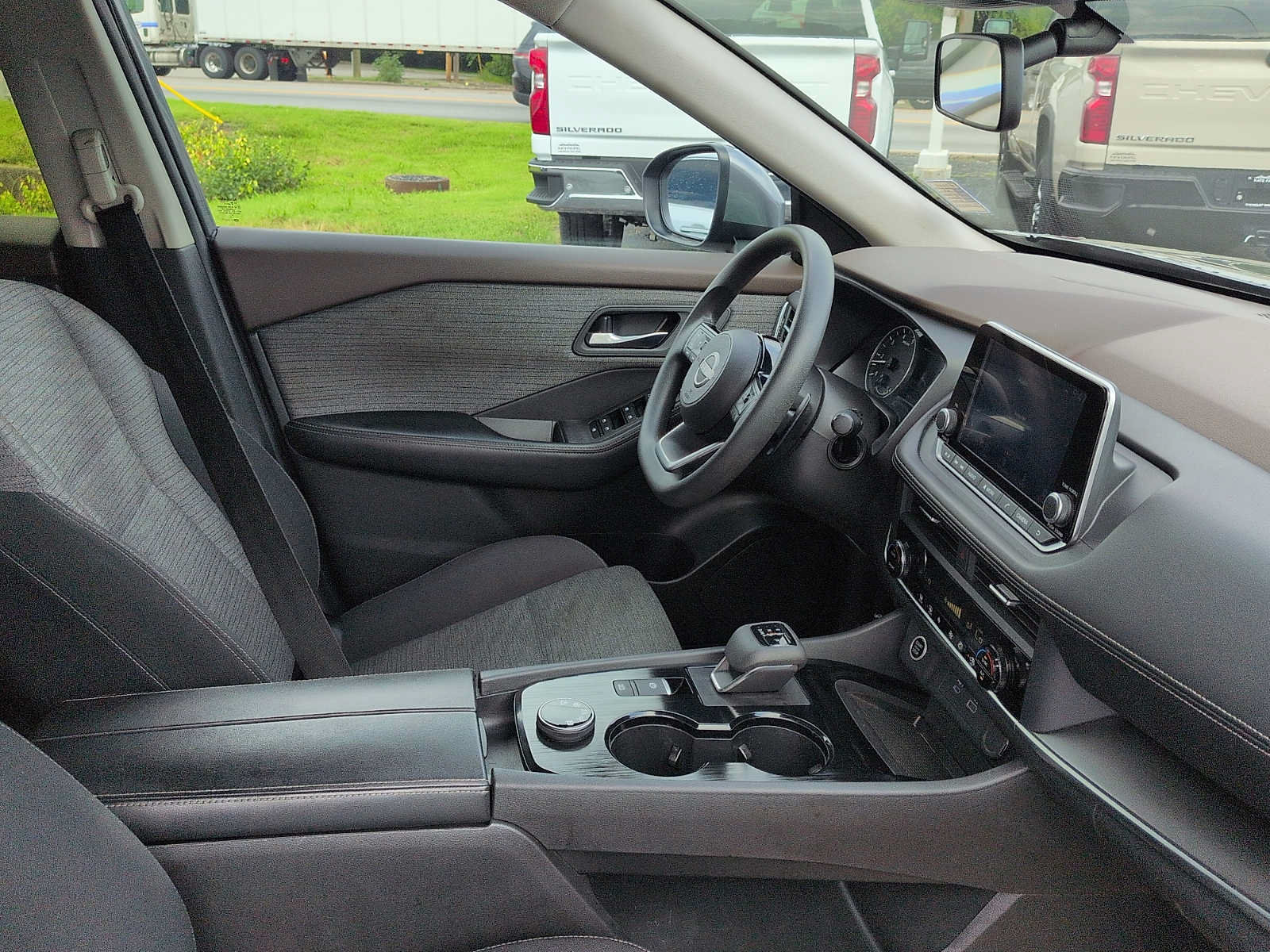 Used 2023 Nissan Rogue SV AWD/4WD image 10