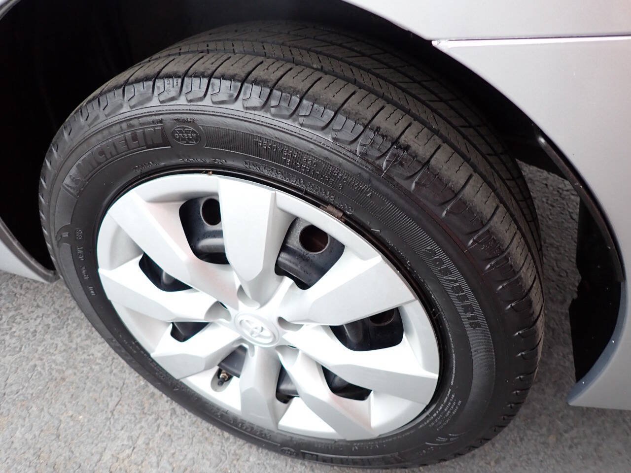 Used 2015 Toyota Corolla LE FWD image 11