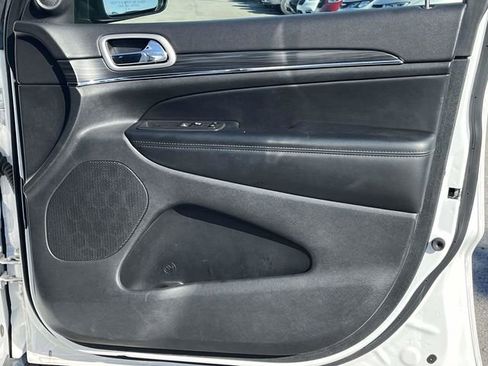 Used 2022 Jeep Grand Cherokee Limited image 27