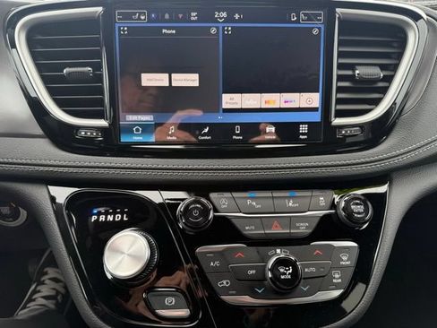 New 2026 Chrysler Pacifica Select AWD/4WD image 26