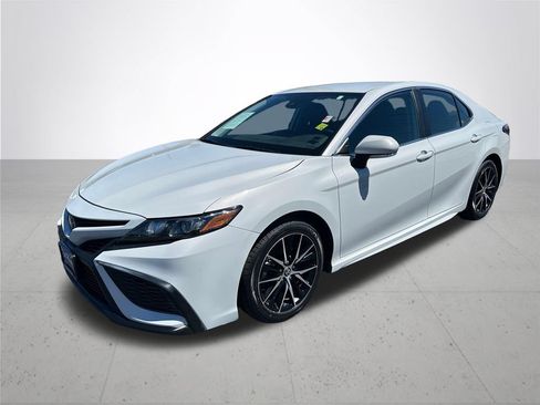 Used 2024 Toyota Camry SE w/ Cold Weather Package AWD/4WD image 2