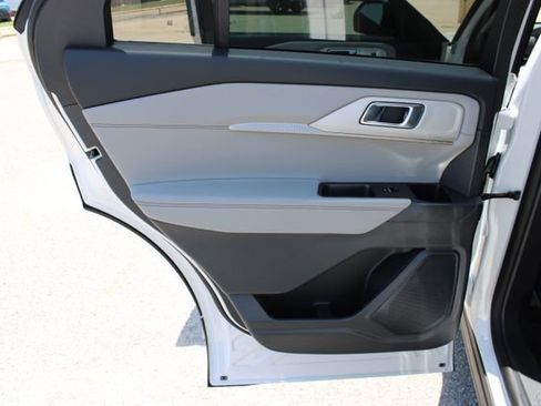 New 2026 Ford Explorer Active w/ Active Comfort Package RWD image 8