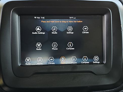 Used 2018 Jeep Renegade Latitude w/ Advanced Technology Group FWD image 21
