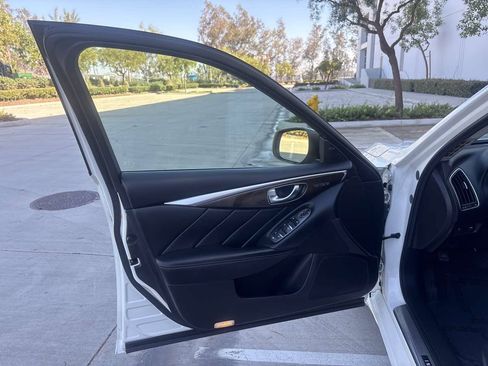 Used 2016 INFINITI Q50 3.0t Premium w/ Driver Assistance Package RWD image 18