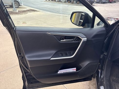 Used 2022 Toyota RAV4 Limited image 14