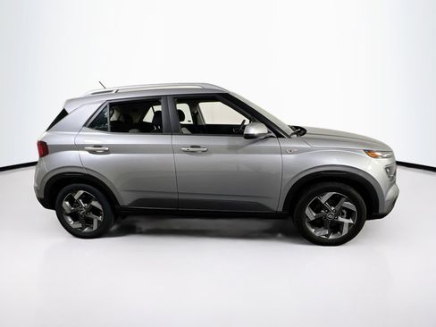 Used 2024 Hyundai Venue SEL FWD image 4