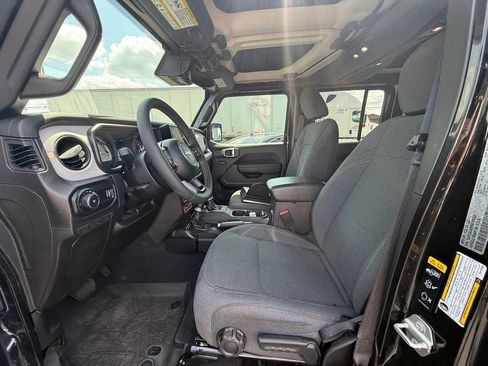 Used 2024 Jeep Wrangler Unlimited Sport AWD/4WD image 12