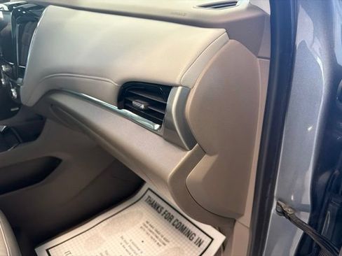 Used 2020 Chevrolet Traverse LT w/ LT Premium Package AWD/4WD image 40