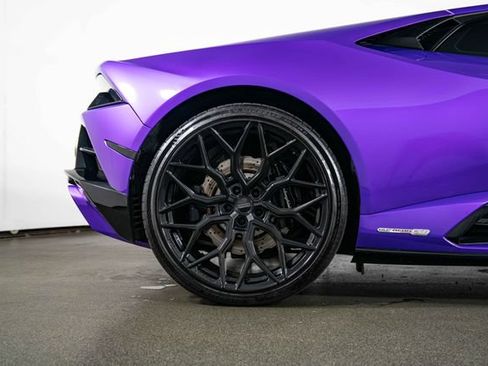 Used 2021 Lamborghini Huracan EVO RWD image 10