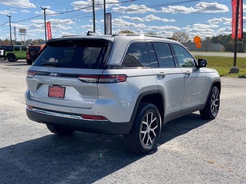 New 2025 Jeep Grand Cherokee Limited w/ Luxury Tech Group II image 4