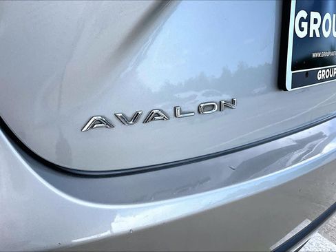 Used 2018 Toyota Avalon Limited FWD image 29