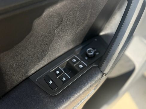 Used 2019 Volkswagen Tiguan SE w/ Panoramic Sunroof Package FWD image 13