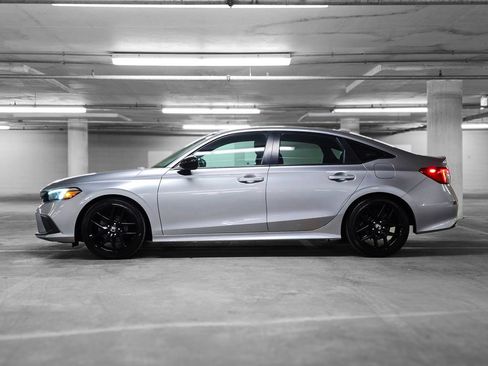 Used 2023 Honda Civic Sport image 14