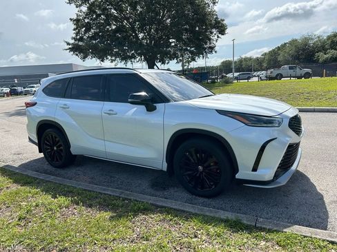 Used 2023 Toyota Highlander XSE FWD image 8