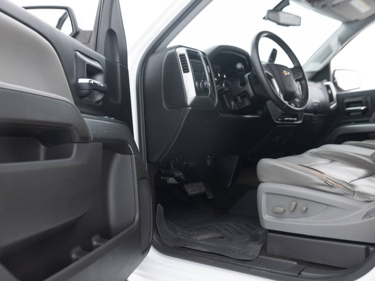 Used 2017 Chevrolet Silverado 1500 LT w/ All Star Edition RWD image 29