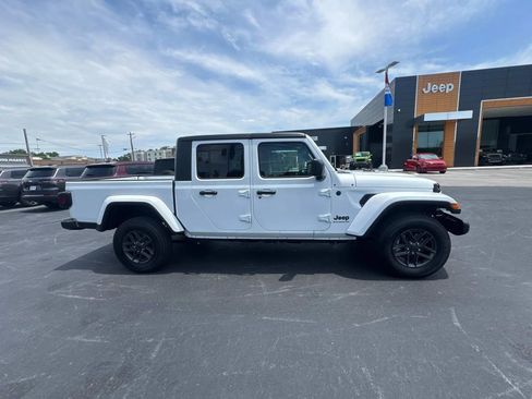 New 2025 Jeep Gladiator Sport image 8