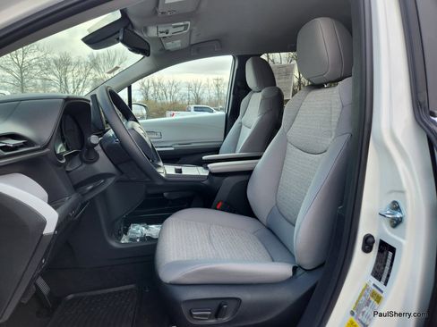 New 2026 Toyota Sienna LE FWD image 41