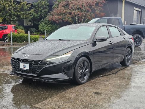 Used 2023 Hyundai Elantra SEL image 3