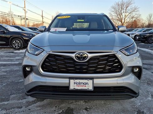 Certified 2022 Toyota Highlander XLE image 3