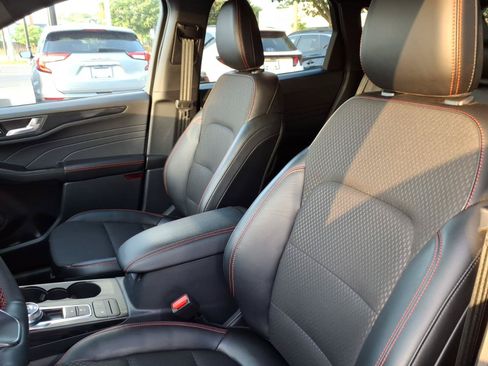 Certified 2025 Ford Escape ST-Line Select AWD/4WD image 11