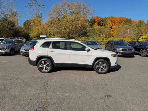 Used 2019 Jeep Cherokee Limited image 8