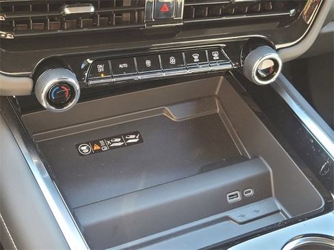 New 2025 Chevrolet Suburban Premier image 26