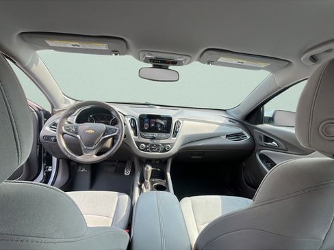 Used 2017 Chevrolet Malibu LT FWD image 23