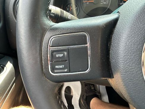 Used 2016 Jeep Patriot Latitude AWD/4WD image 18