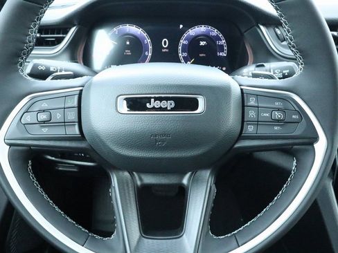 New 2025 Jeep Grand Cherokee L Laredo image 3