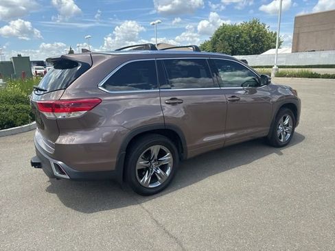 Used 2019 Toyota Highlander Limited Platinum w/ Carpet Mat Package (TMS) AWD/4WD image 6