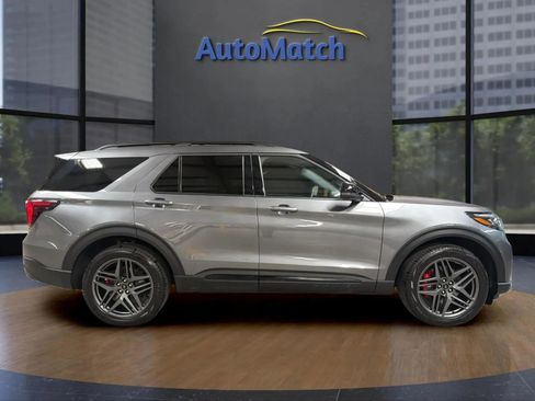 Used 2025 Ford Explorer ST image 13