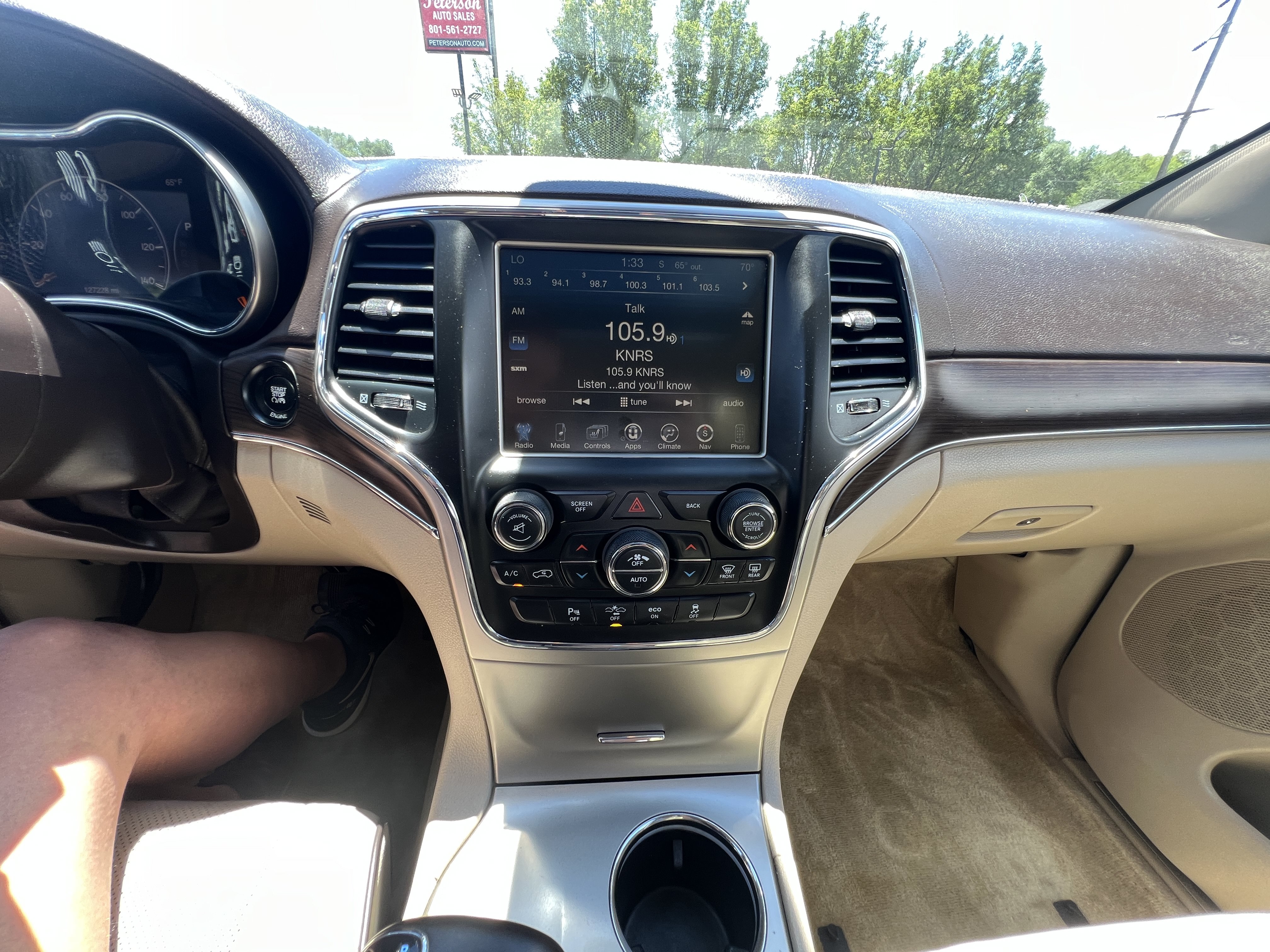 Used 2015 Jeep Grand Cherokee Overland w/ Advanced Technology Group AWD/4WD image 16