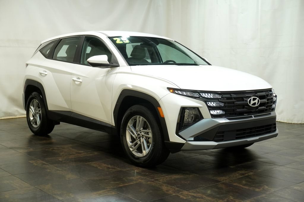 Certified 2025 Hyundai Tucson SE AWD/4WD image 1