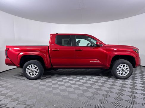 Used 2025 Toyota Tacoma SR5 AWD/4WD image 10