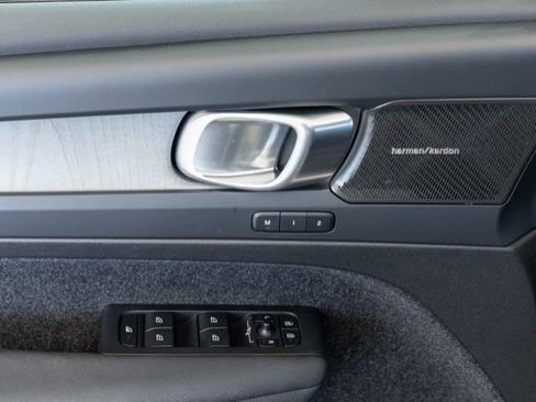 New 2025 Volvo XC40 B5 Plus AWD/4WD image 9