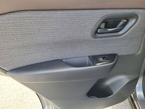 Used 2023 Nissan Rogue S AWD/4WD image 16