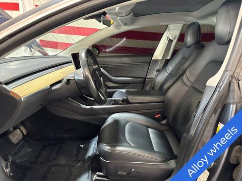 Used 2018 Tesla Model 3 Long Range RWD image 9