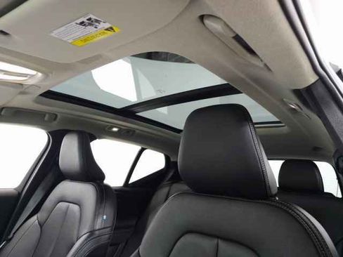 Certified 2025 Volvo XC40 B5 Core image 17