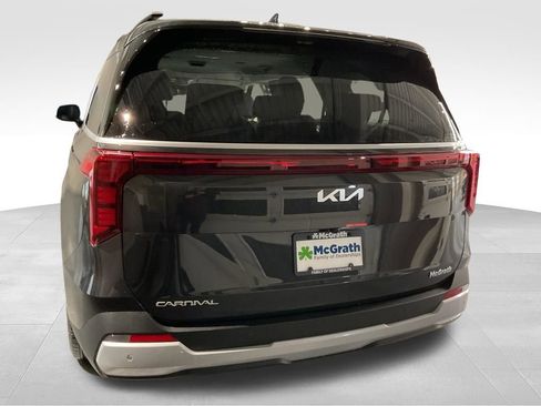 New 2026 Kia Carnival EX FWD image 5