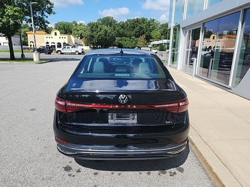 Used 2025 Volkswagen Jetta SEL FWD image 9