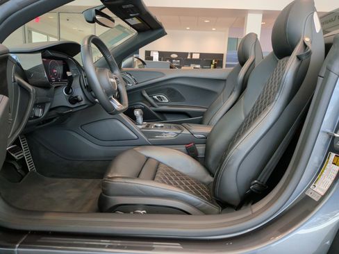 Used 2021 Audi R8 V10 w/ Premium Package RWD image 15