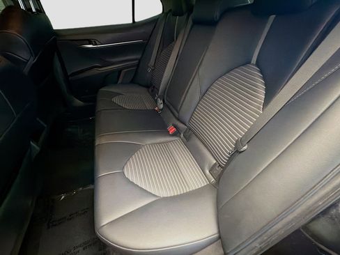 Used 2020 Toyota Camry SE FWD image 13