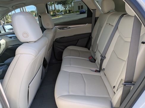 Certified 2022 Cadillac XT5 Premium Luxury w/ Technology Package image 13