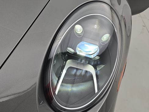 Certified 2022 Porsche 911 Carrera RWD image 33