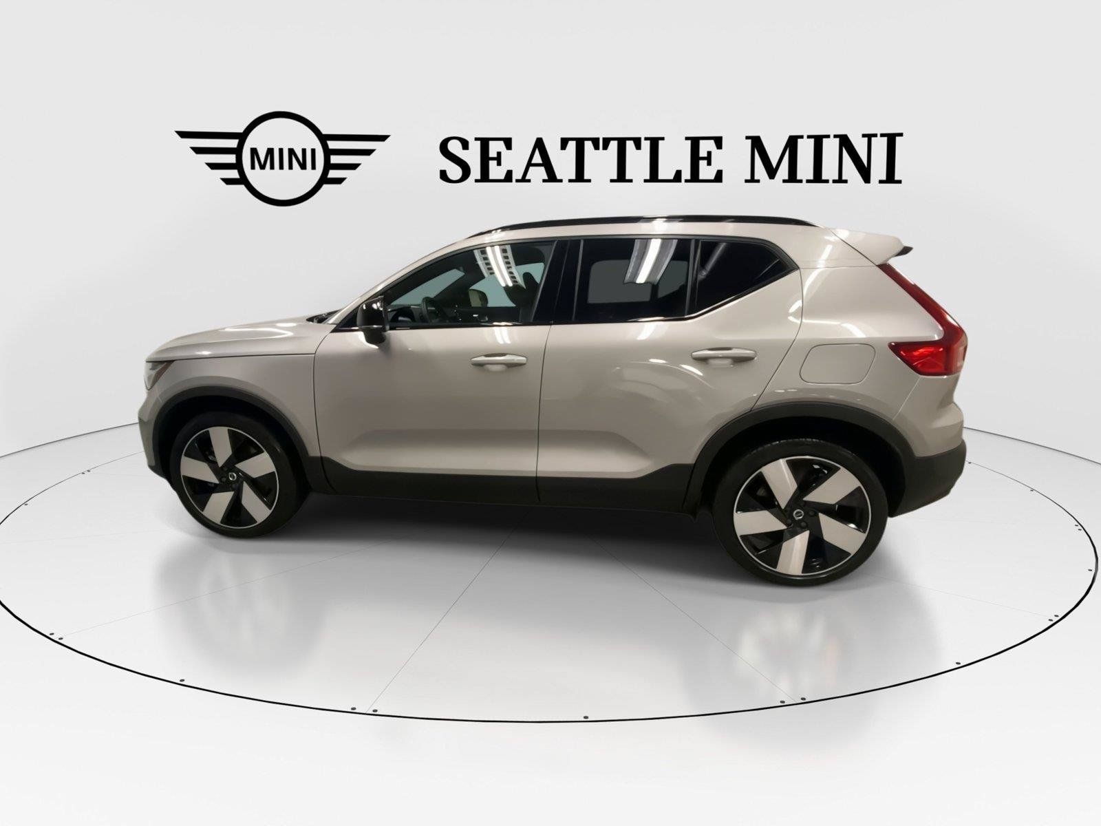Used 2023 Volvo XC40 Recharge Ultimate w/ Protection Package Premier AWD/4WD image 7
