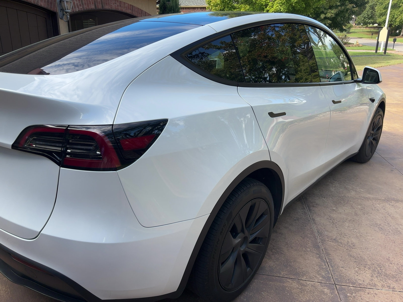 Used 2025 Tesla Model Y Long Range RWD image 3