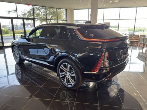 Certified 2024 Cadillac Lyriq Luxury AWD/4WD image 3