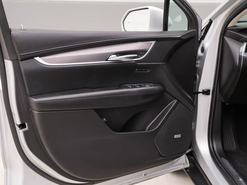 Used 2017 Cadillac XT5 Luxury w/ Driver Awareness Package image 15