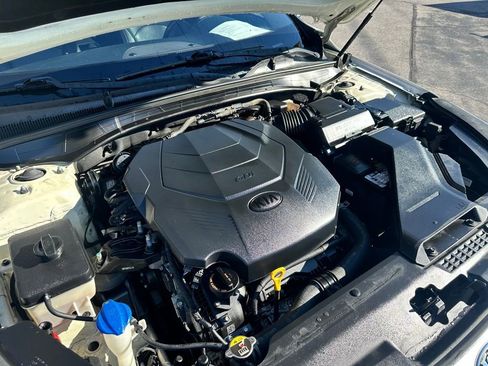 Used 2017 Kia Cadenza Premium image 36
