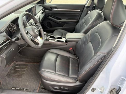 Used 2024 Nissan Altima 2.5 SR w/ SR Premium Package FWD image 7